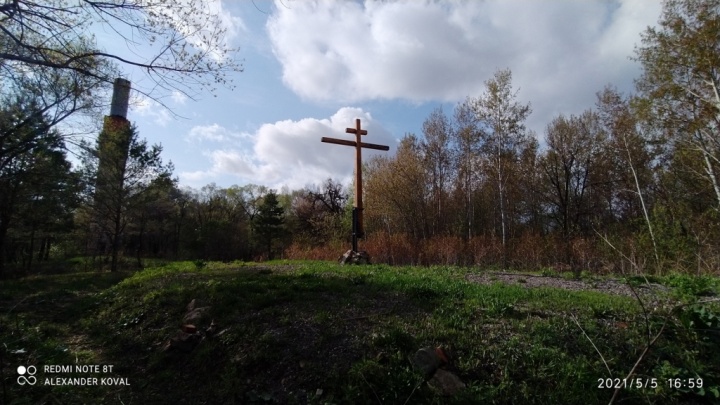 Поклонный крест на месте бывшей церкви